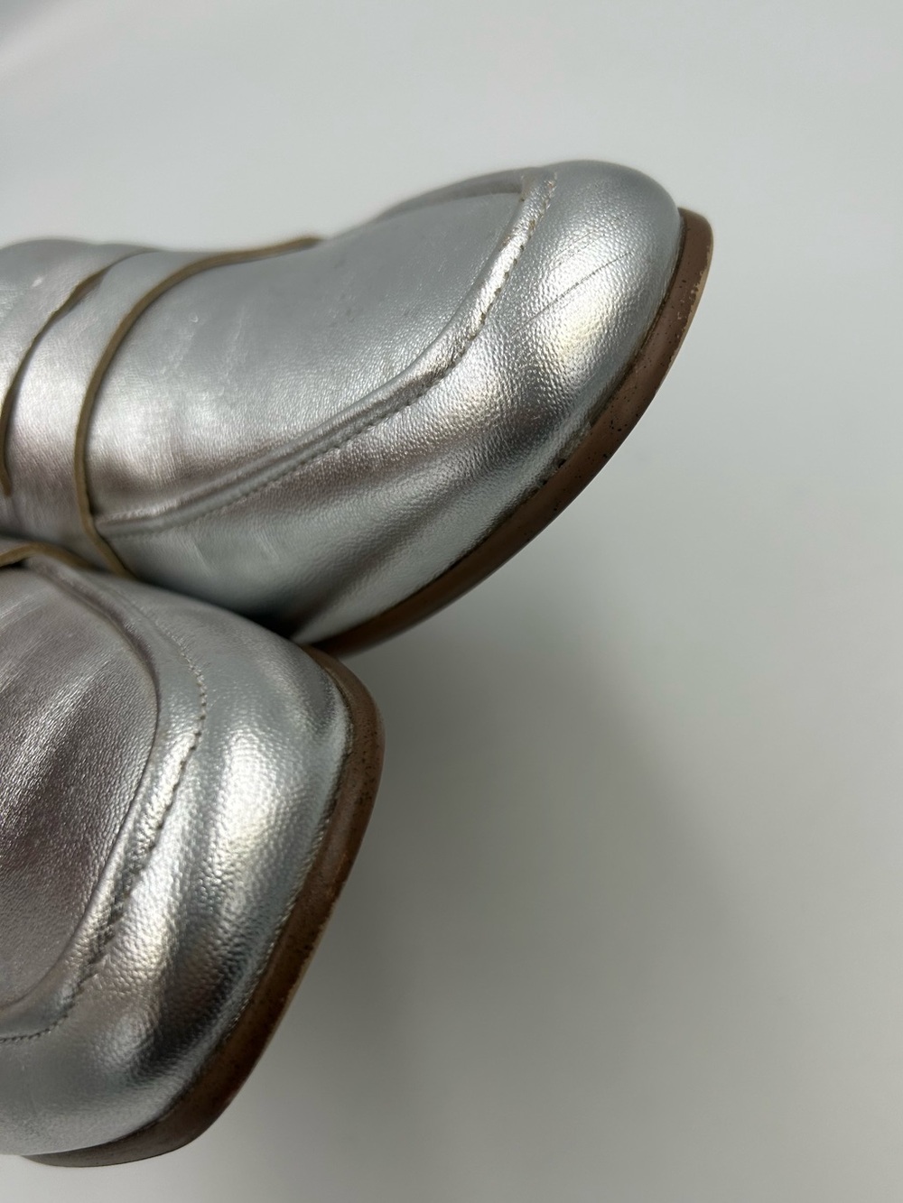 ⁠Clarks Silver Metallic Leather Cushion Plus Penny Loafers Size 7.5⁠ - Picture 12 of 14